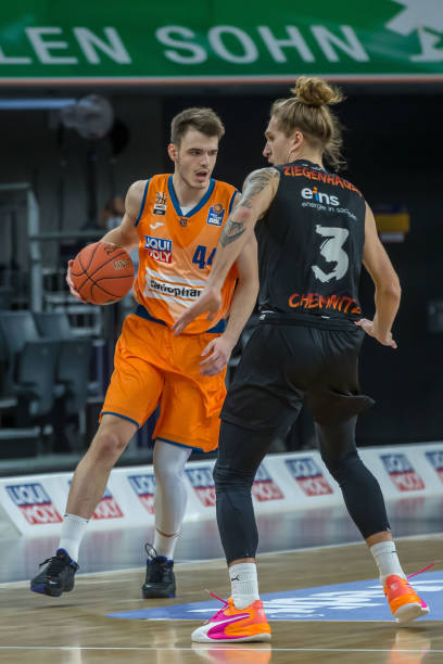 鲁梅尼格的 鲁梅尼格的