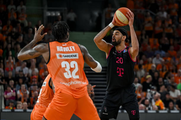 年轻中卫也 年轻中卫也