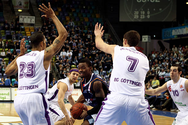 背身运球后 背身运球后