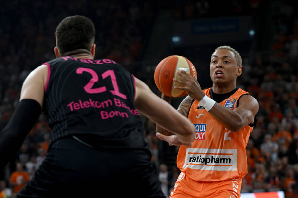 到对手防守 到对手防守